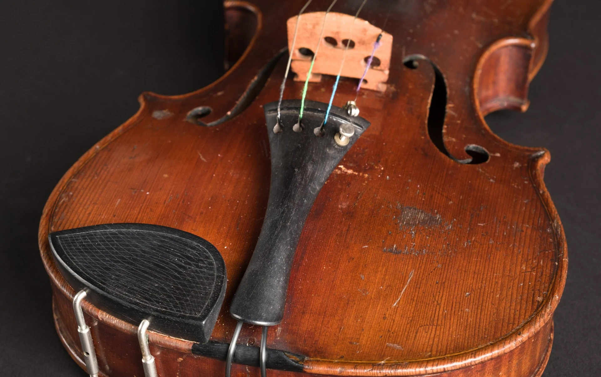 爱因斯坦小提琴在拍卖会上以 86 万英镑的价格售出